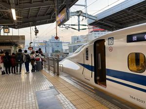 Viral, Turis Indonesia Bikin Shinkansen di Jepang Telat?