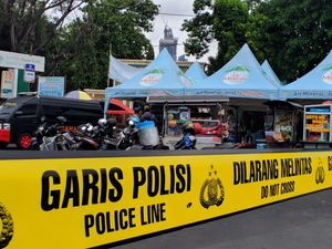 Ada Tas Mencurigakan, Gerbang Masjid Sunda Kelapa Digaris Polisi Ada Tas Mencurigakan, Gerbang Masjid Sunda Kelapa Digaris Polisi
