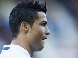 Striker yang sudah mencetak lebih dari 700 gol di sepanjang kariernya itu kembali mengandalkan rambut paku. Foto: Getty Images