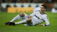 Di 2012, rambut Ronaldo terlihat klimis di atas lapangan. Foto: Getty Images