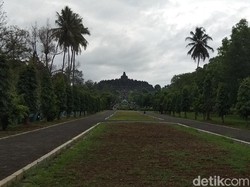 Surprise! Pengunjung Terakhir Borobudur di 2019 Dapat Kejutan