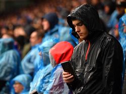 Lempar HP ke Lapangan, Fan Dihukum Tiga Tahun