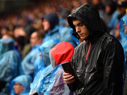 Lempar HP ke Lapangan, Fan Dihukum Tiga Tahun