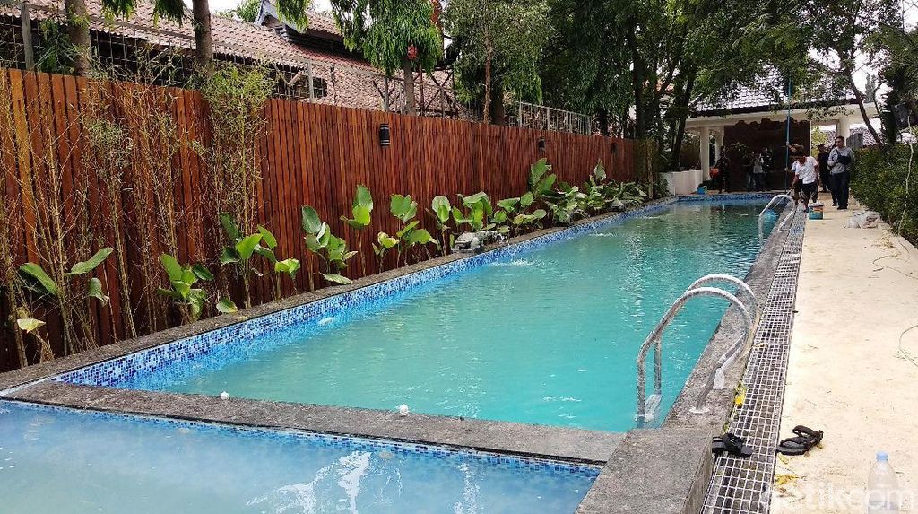 Potret Kolam Renang Ridwan Kamil Seharga Rp 1,5 Miliar Potret Kolam Renang Ridwan Kamil Seharga Rp 1,5 Miliar