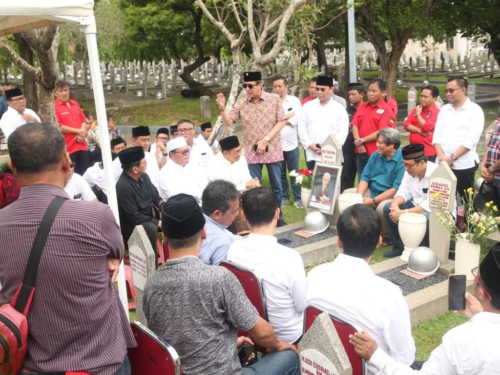 Mengenang Sang Pelobi Ulung & Perajut Silaturahmi Taufiq Kiemas