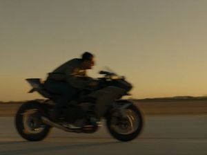 Tom Cruise Beraksi Geber Kawasaki H2 di Film Top Gun