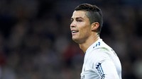 Bukan rahasia jika Ronaldo selalu memperhatikan penampilannya, termasuk rambut. Ini gaya rambut Ronaldo di tahun 2010, saat masih memperkuat Real Madrid. Foto: Getty Images
