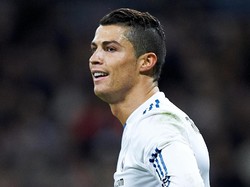 Bukan rahasia jika Ronaldo selalu memperhatikan penampilannya, termasuk rambut. Ini gaya rambut Ronaldo di tahun 2010, saat masih memperkuat Real Madrid. Foto: Getty Images