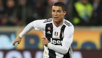 Sebelum ke Manchester United di awal musim ini, Ronaldo bermain selama tiga musim di Juventus, mencetak rata-rata lebih dari 30 gol per musim. Namun ia melakukannya dengan tiga pelatih yang berbeda. Dua di antaranya dilaporkan tak cocok dengan Ronaldo. Foto: Getty Images