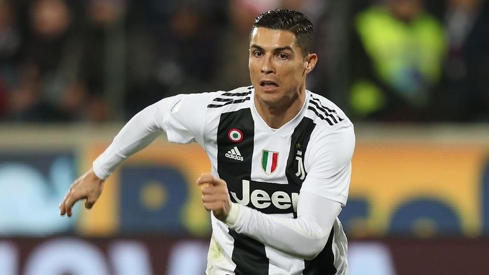 FLORENCE, ITALY - DECEMBER 01: Cristiano Ronaldo of Juventus in action during the Serie A match between ACF Fiorentina and Juventus at Stadio Artemio Franchi on December 1, 2018 in Florence, Italy.  (Photo by Gabriele Maltinti/Getty Images)