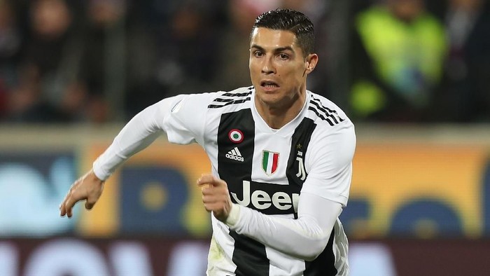 1067270366 FLORENCE, ITALY - DECEMBER 01: Cristiano Ronaldo of Juventus in action during the Serie A match between ACF Fiorentina and Juventus at Stadio Artemio Franchi on December 1, 2018 in Florence, Italy. (Photo by Gabriele Maltinti/Getty Images)