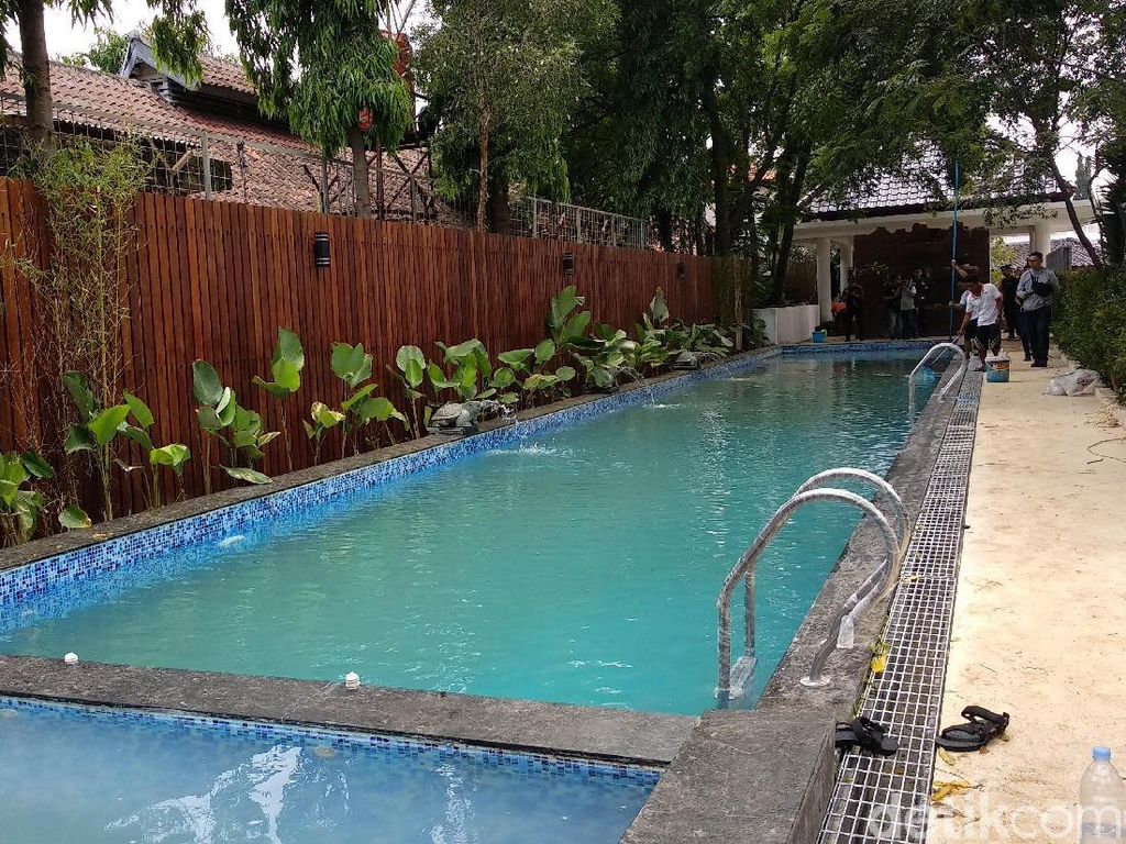 Sudah Selesai! Ini Penampakan Kolam Renang Ridwan Kamil Senilai Rp 1,5 M Sudah Selesai! Ini Penampakan Kolam Renang Ridwan Kamil Senilai Rp 1,5 M