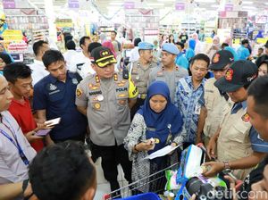 Sidak Akhir Tahun, Satgas Pangan Tuban Banyak Temukan Produk Kedaluwarsa Sidak Akhir Tahun, Satgas Pangan Tuban Banyak Temukan Produk Kedaluwarsa