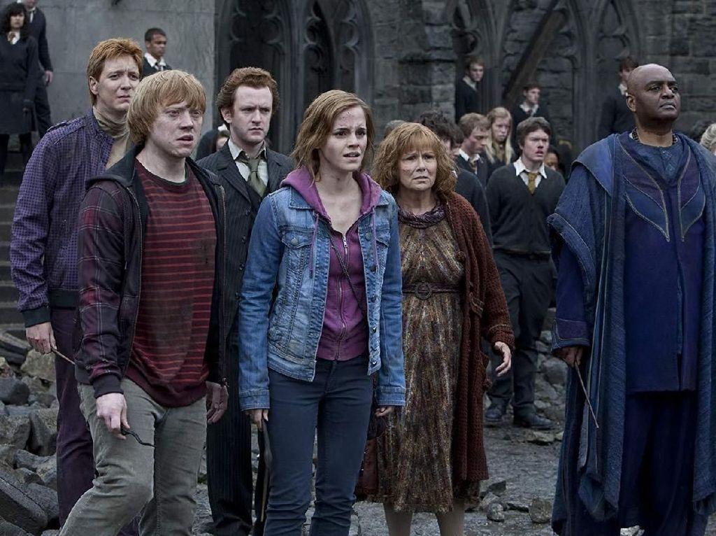 Curhat Bintang Harry Potter yang Jadi Pegawai Bar demi Biayai Keluarga