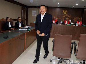 I Nyoman Dhamantra Jalani Sidang Perdana Suap Impor Bawang Putih