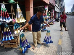 Pemkot Surabaya Larang Terompet Dijual di Malam Tahun Baru, Ini Alasannya