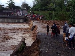 Diterjang Banjir, Jembatan di Lombok Utara NTB Terputus