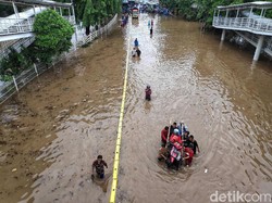 Video Jalan Perintis Kemerdekaan dan Tol Cikampek Bak Sungai