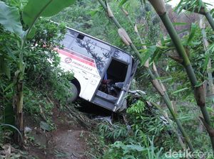 Bus Primajasa Kecelakaan di Nagreg, 8 Orang Terluka