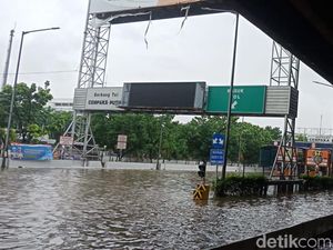 Jalan Ahmad Yani Jakpus Banjir, Kendaraan Tak Bisa Melintas