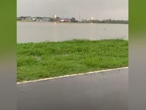 Video Runway Bandara Halim Perdanakusuma Kebanjiran