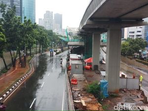 Contraflow Diberlakukan di Jalan Rasuna Said Arah Menteng Akibat Banjir