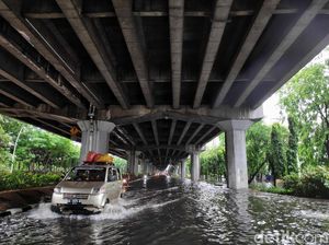 Bak Sungai, Begini Penampakan Banjir di Jalan Yos Sudarso