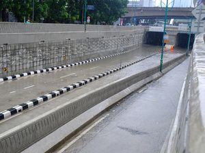 Underpass Kuningan-Mampang Terendam Banjir