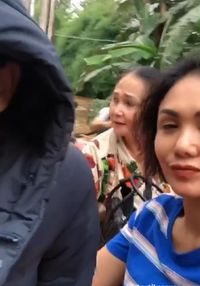 Rumah Banjir, Yuni Shara dan Ibunda Dievakuasi Naik Perahu Karet