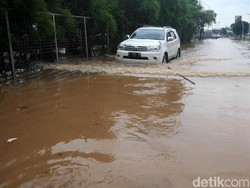 Catat Nih! Batas Aman Mobil Matic Terabas Banjir