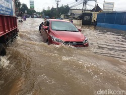 Penampakan Banjir 80 Cm di Tambun Bekasi