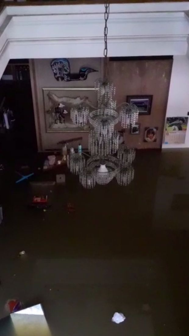 Banjir Rendam Jakarta, Mobil Rian 'D'Masiv' Tergenang dan Rusak