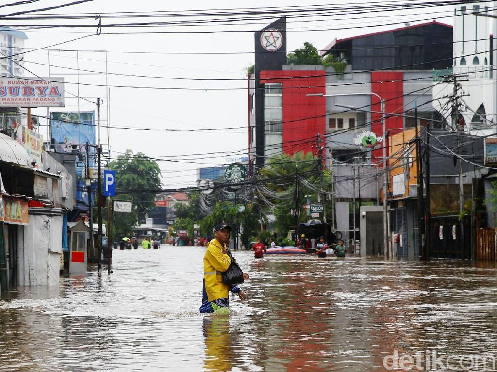 Benhil Banjir Setinggi Paha Benhil Banjir Setinggi Paha
