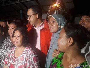 Tinjau Posko Pengungsi di Kemang Utara, Anies Apresiasi Gerak Cepat Warga