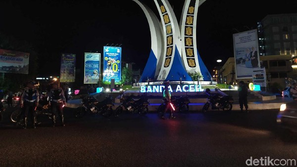 Suasana Banda Aceh pada malam tahun baru 2020. (Agus Setyadi/detikcom)