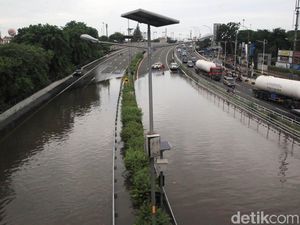 Banjir Putus Tol Dalam Kota KM 14 Grogol