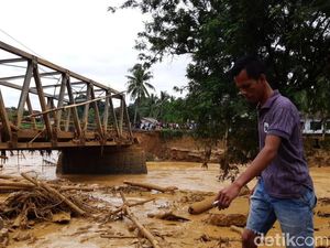 BNPB: Pengungsi Akibat Banjir Jadi 100 Ribu Orang, Terbanyak di Bogor-Lebak