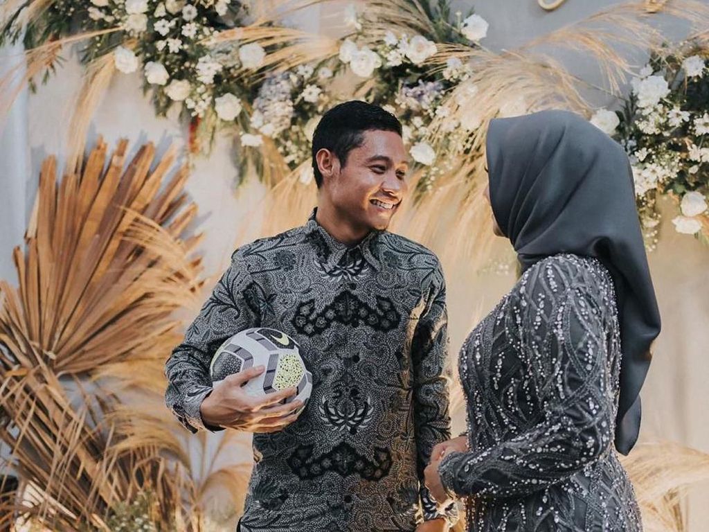 Tahun Baru, Status Baru: Evan Dimas Tunangan, Kim Kurniawan Prewedding Tahun Baru, Status Baru: Evan Dimas Tunangan, Kim Kurniawan Prewedding