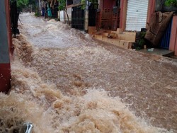 Tanggul Jebol di Perumahan Citayam, 1 Orang Tewas Terseret Arus Banjir