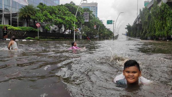 Jalan By Pass Yos Sudarso Sunter Jakarta Utara juga Terendam Banjir