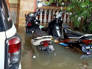 Diguyur Hujan Sejak Kemarin Sore, Kawasan Ciledug Direndam Banjir