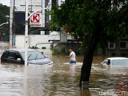 Hilangkan Bau Interior Mobil Bekas Banjir, Berapa Biayanya?