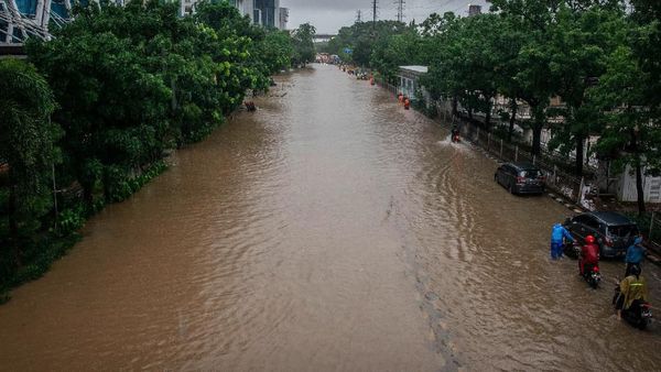 Petaka Awal Tahun: Banjir di Ibu Kota, Corona-Ancaman Perang Dunia