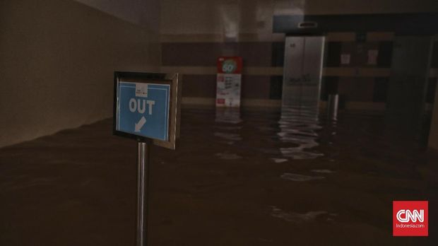 Banjir merendam sejumlah daerah di Jakarta.