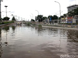 Ada Genangan di Ruas Tol KM 24, Cibitung Arah Cawang Ditutup