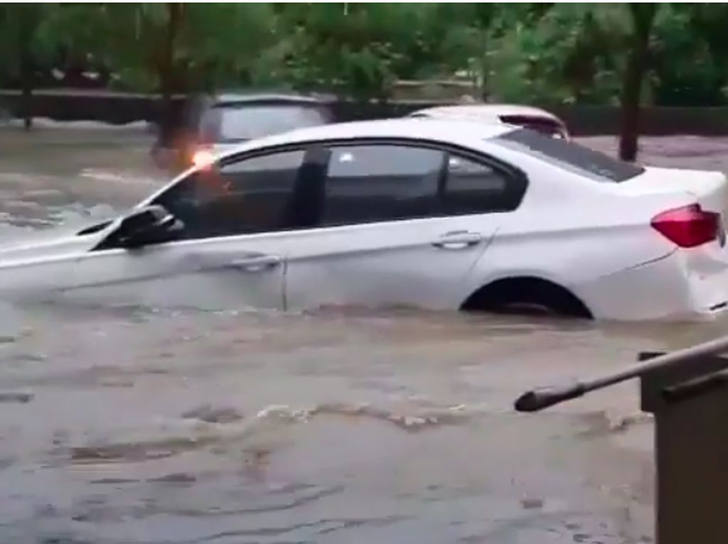 Kena Banjir, Perawatan Mobil Eropa Lebih Rumit Dibanding Mobil Jepang Kena Banjir, Perawatan Mobil Eropa Lebih Rumit Dibanding Mobil Jepang