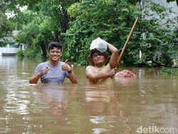 Warga Cipinang Melayu Kebanjiran: Ini Parah, Gerak Airnya Cepat Banget