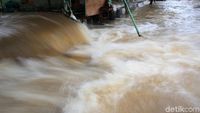 Kali Meluap, Jalan Duta Indah Pondokgede Bak Sungai