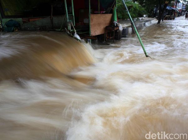 Kali Meluap, Jalan Duta Indah Pondokgede Bak Sungai