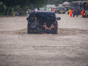 Jakarta Dikepung Banjir, Aktivitas Ekonomi Lumpuh